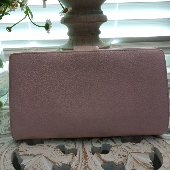 Light Pink Chanel Wallet - 100% Authentic - Picture 3 of 12